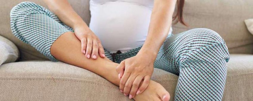 10 روش برای کاهش تورم پا در دوران بارداری