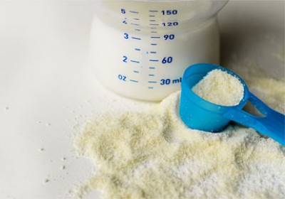 مصرف شیر خشک برای بزرگسالان چه فواید و مضراتی دارد؟