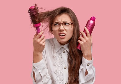 موهای خشک را نجات دهید! راهنمای انتخاب شامپوی مناسب برای لطافت و درخشندگی