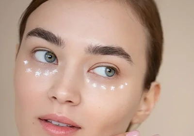 راهنمای جامع کرم دور چشم؛ انواع، ویژگی پوست دور چشم